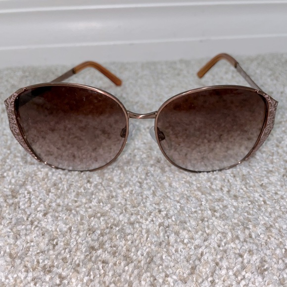 Women’s sunglasses 😎 - Picture 6 of 7